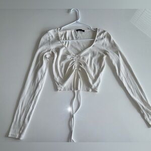 Adorable Zara crème crop top with ties. 🦢